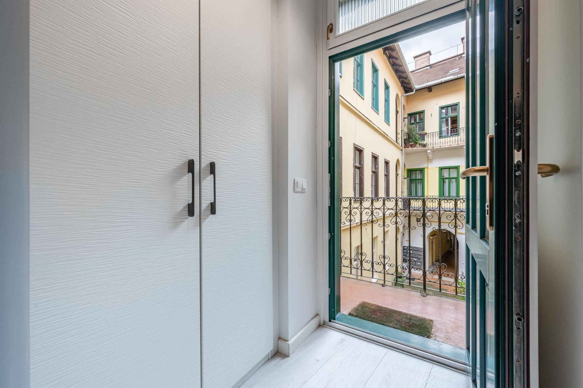 District 6Th Sense Apartment Budapest Ngoại thất bức ảnh