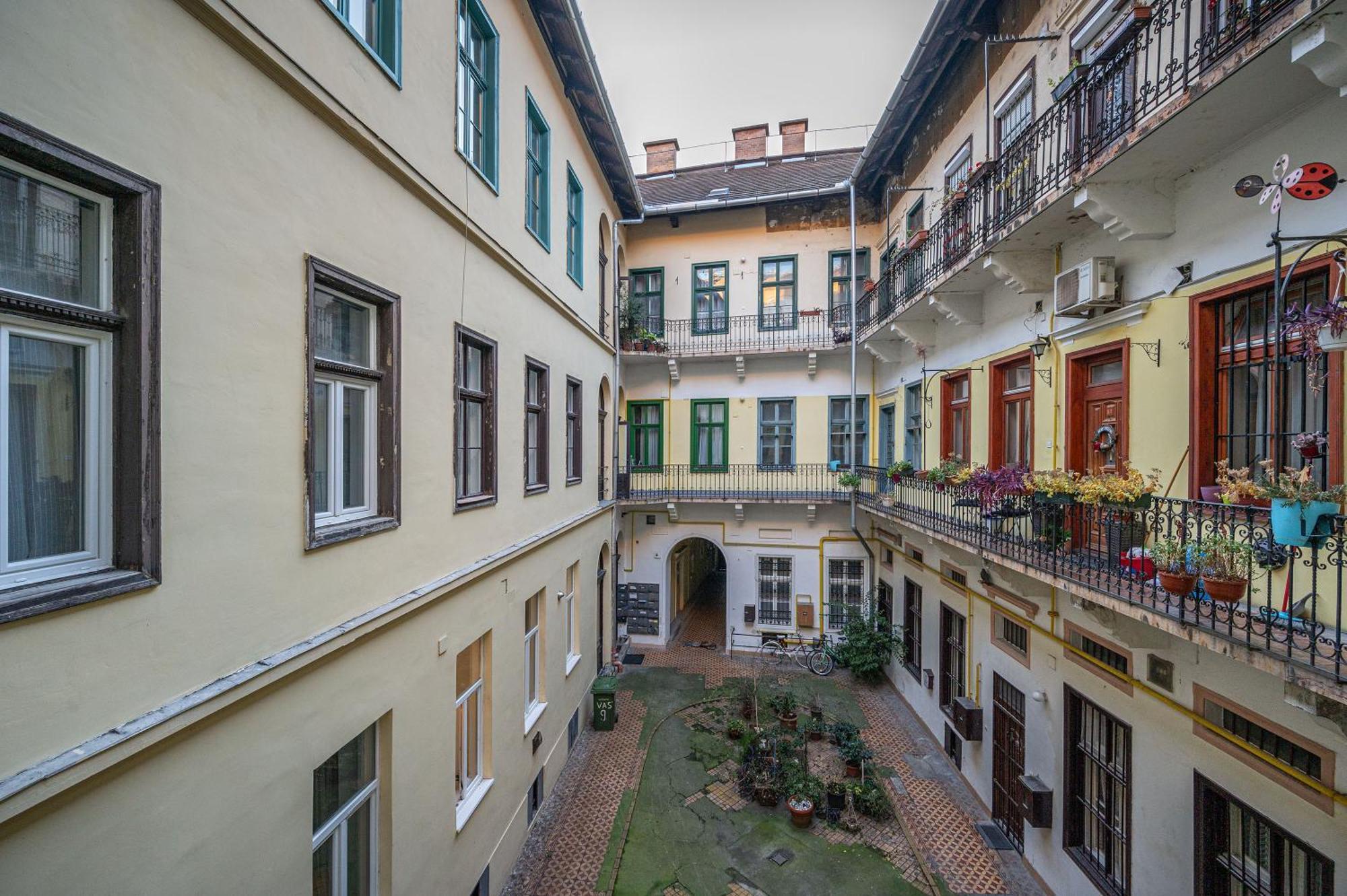 District 6Th Sense Apartment Budapest Ngoại thất bức ảnh